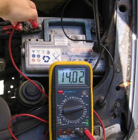 Сколько должен заряжать генератор и какой ток дает автомобильный генератор для зарядки аккумулятора